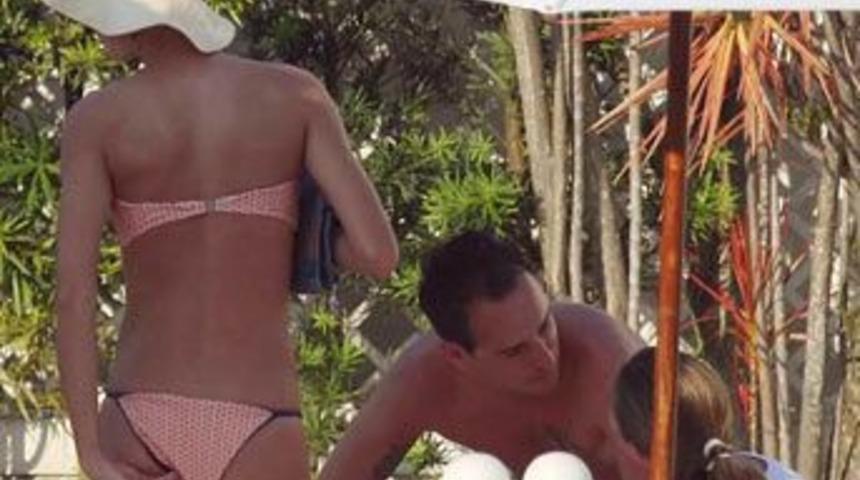 O da bikinili yakalandı!