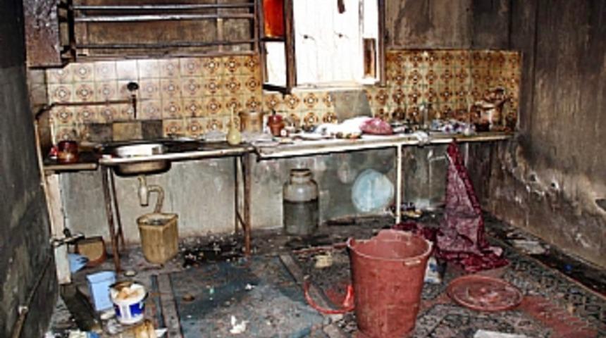 Yanan evin enkazından dram &ccedil;ıktı