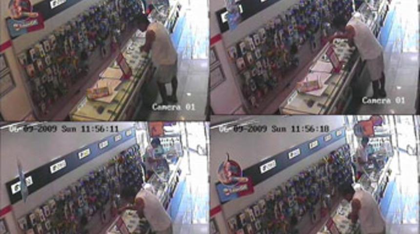 Hırsız  kameraya b&ouml;yle yakalandı