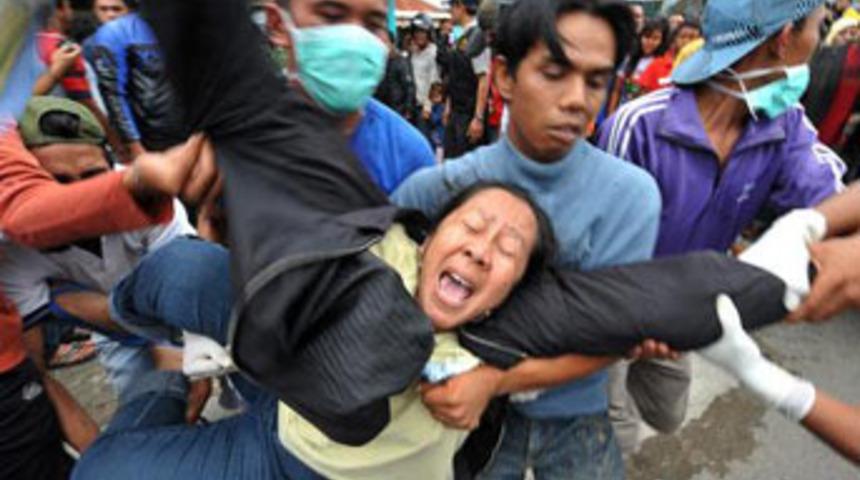 Enkaz altında 3-4 bin kişi olduğu sanılıyor