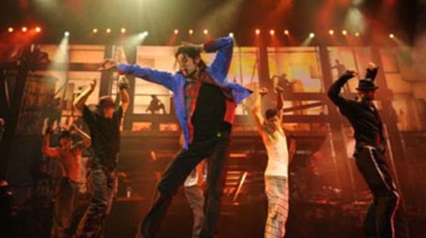 Jackson sapasağlam &ouml;ld&uuml;!