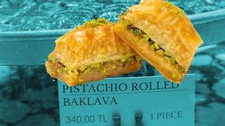 Bir dilim baklava 340 TL! İstanbul Havalimanı'nda çekilen görüntü olay oldu, sosyal medya bunu konuşuyor...
