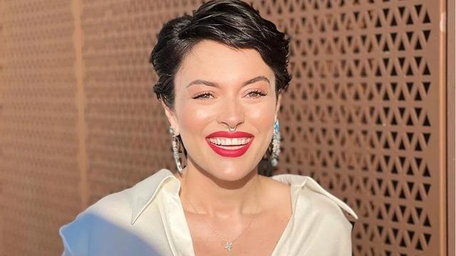 Karnı burnunda oyuncu Ezgi Mola kuaför mağduru oldu! İsyan etti: Böyle de göndermezsin ama