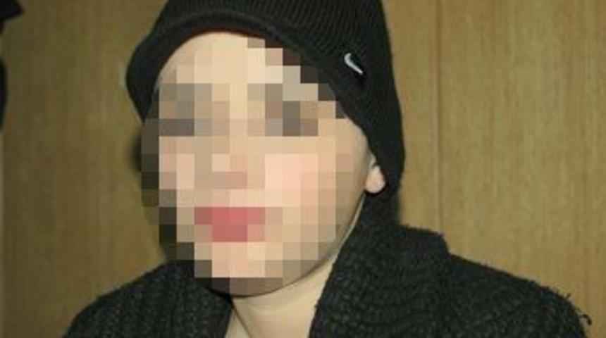 Erkek &ouml;ğrencilerden kız &ouml;ğrenciye feci dayak