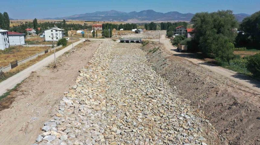 Beyşehir’in mahallesi taşkın riskinden kurtarılıyor