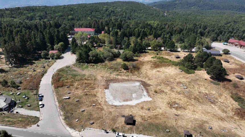Uludağ&rsquo;da 1. Derece sit alanına &ccedil;akıl taşları d&ouml;k&uuml;ld&uuml;