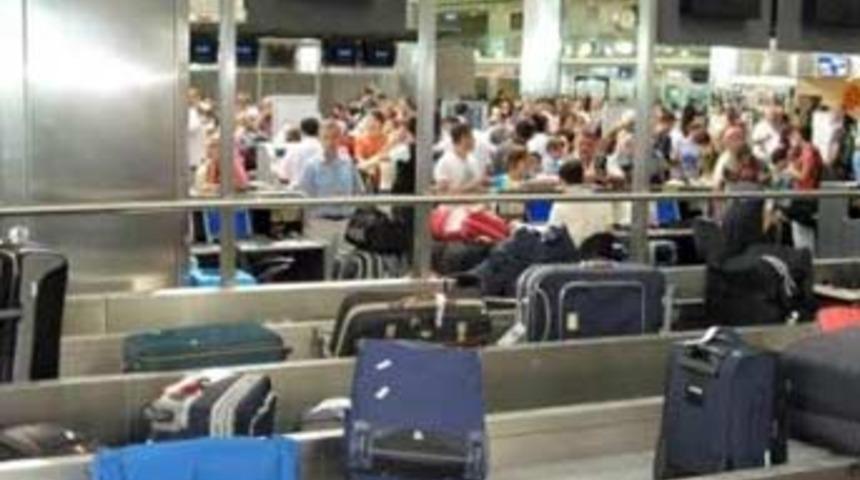 Atat&uuml;rk Havalimanı'nda b&uuml;y&uuml;k arıza