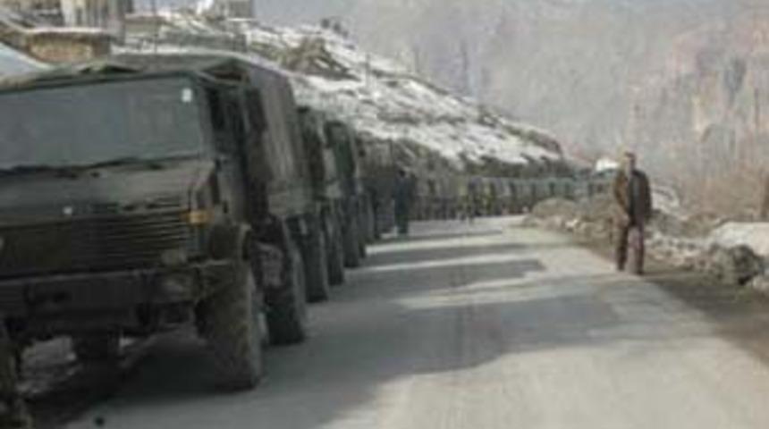 Yıldırım d&uuml;şen er şehit oldu