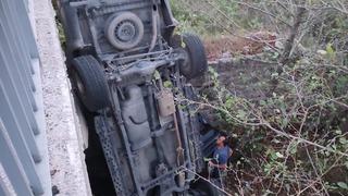 Adana'da dere yatağına devrilen araçtaki 4 kişi yaralandı