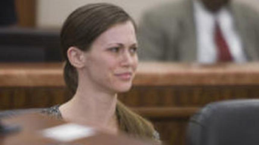 Oğlunun cinsel organını kesti