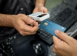 Artan kredi kartı faiz oranları bile durduramadı: 'Limitleri' zorladılar! Okulların açılmasıyla rekor kırdı...