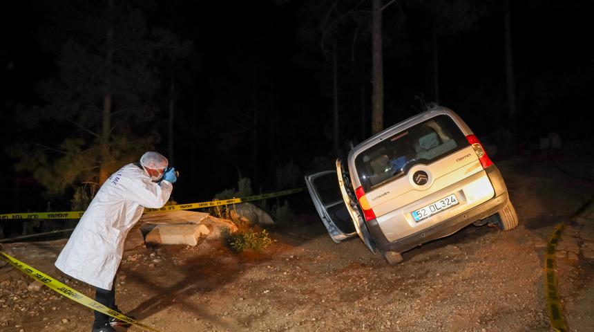 Antalya'da rampada lastiğine tuğla koyduğu kamyonetin altında kalan sürücü öldü