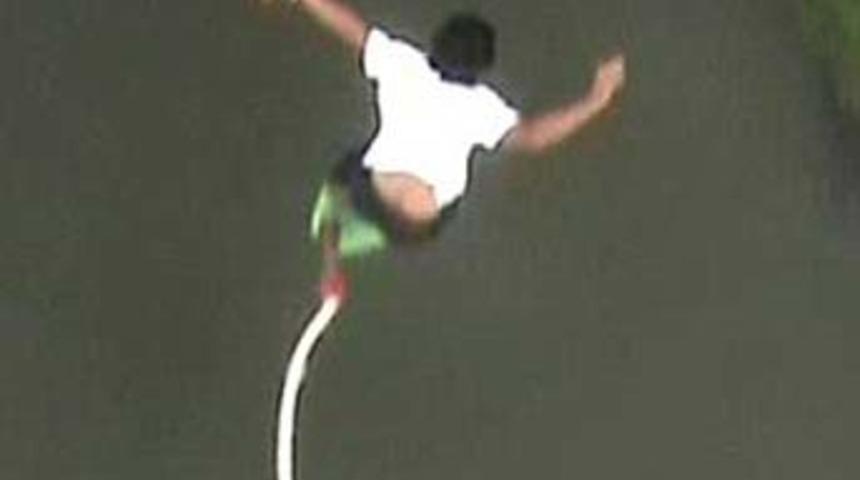 120 km hızla suya &ccedil;akıldı!