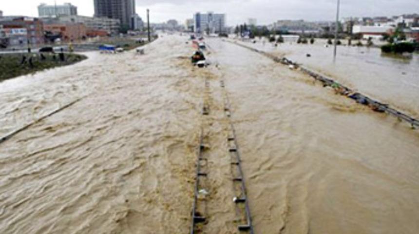 Birini yıktırdı, &ouml;tekini yaptırdı