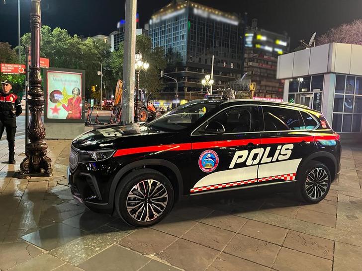 Togg, Ankara'da polis aracı oldu! Vatandaşlardan yoğun ilgi