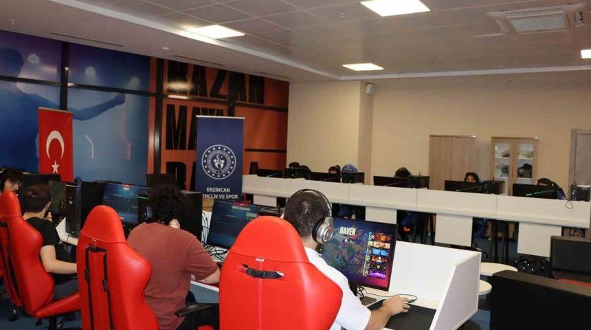 Erzincan&rsquo;da kurulan e-spor at&ouml;lyesinde m&uuml;sabakalar s&uuml;r&uuml;yor