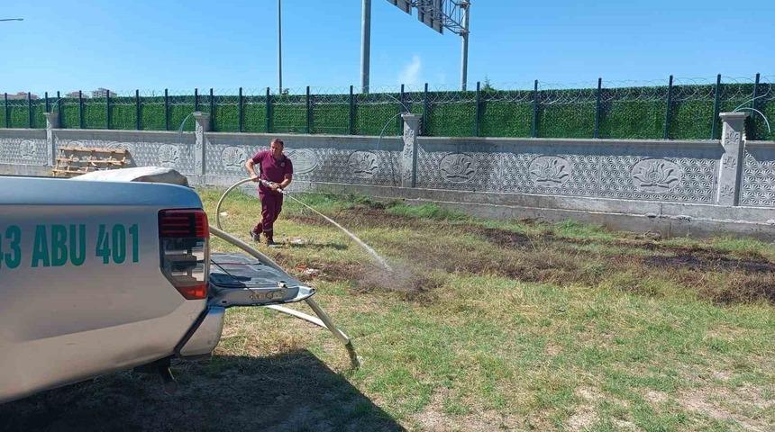 Gediz’de elektrik telleri tarla yangınına sebep oldu