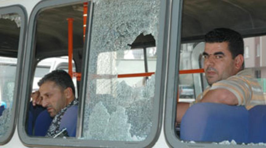 Şof&ouml;rler kavga etti, yolcular yaralandı