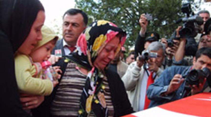 Şehit ailelerinin K&uuml;rt a&ccedil;ılımı uyarısı
