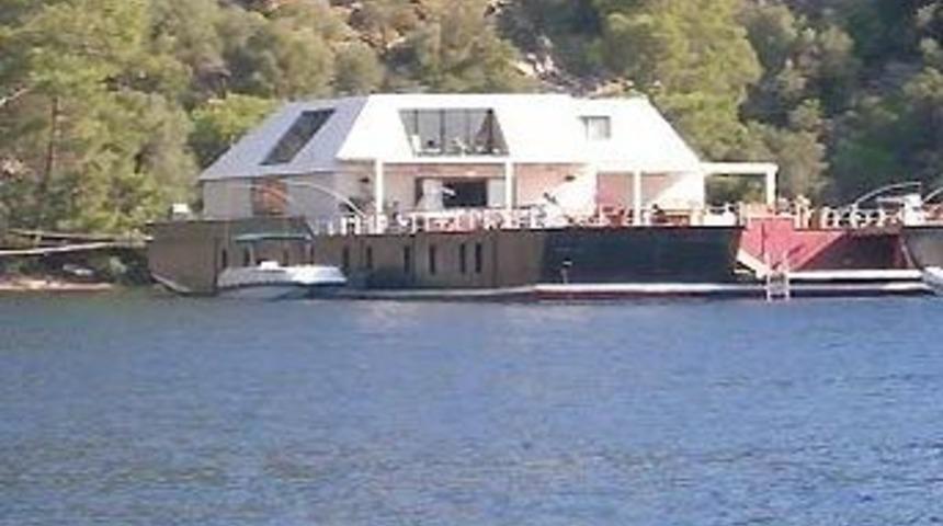 Bu da y&uuml;zen gecekondu!