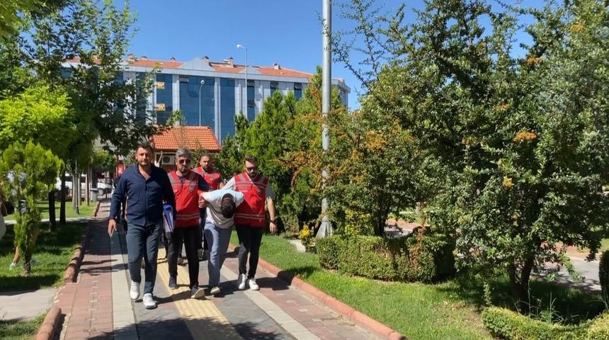 Kendilerini ’polis’ olarak tanıtıp 1 milyon 758 bin lira dolandıran 4 şahıs tutuklandı