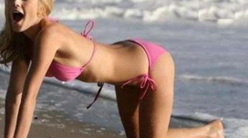 Sonunda Playboy'a soyundu
