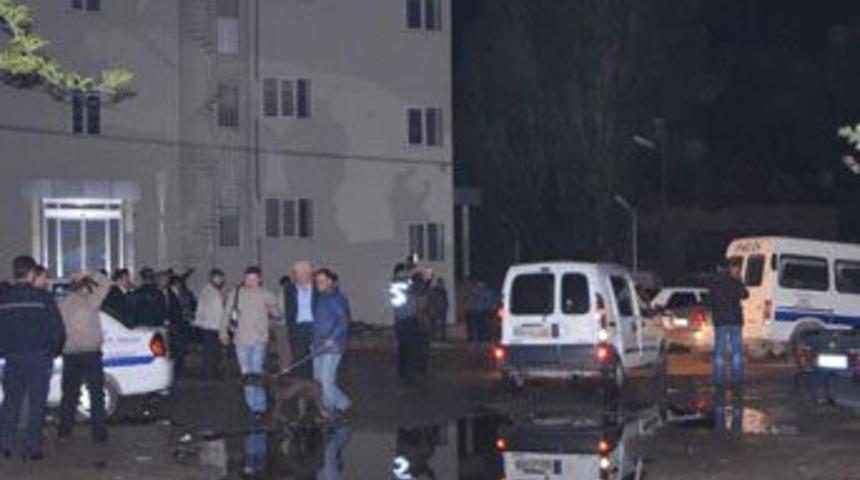 Polis karakoluna ses bombası atıldı