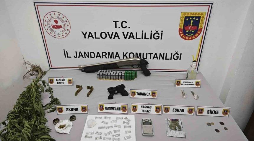 Yalova&rsquo;da kurusıkı tabancaları d&ouml;n&uuml;şt&uuml;ren zanlı g&ouml;zaltına alındı