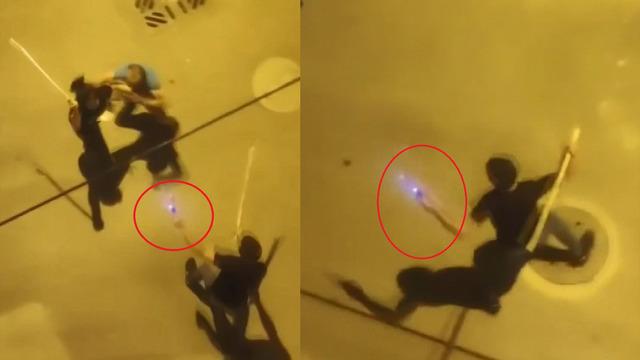 Elektroşok aleti ve sopayla saldırdılar! Hurdacıların kavgası kamerada