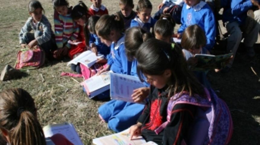 Kan davasından 47 &ouml;ğrenci okula gidemiyor