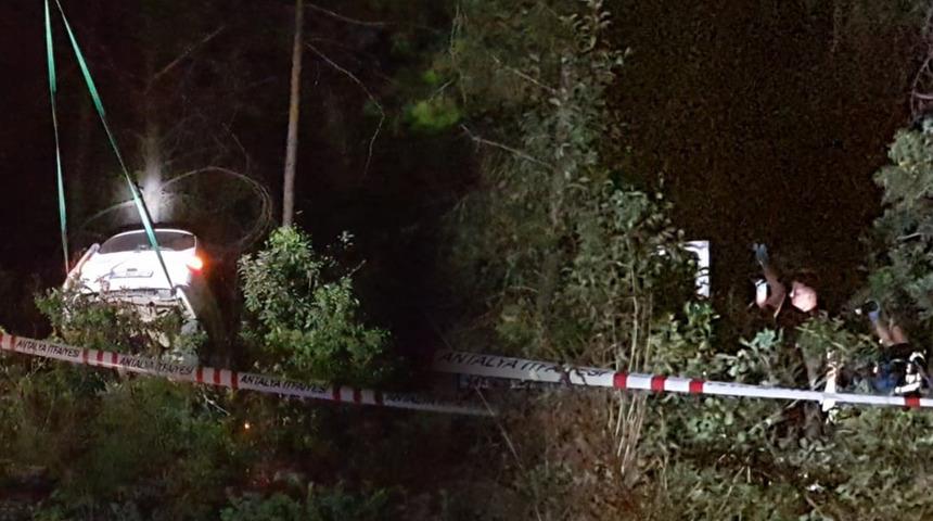 Antalya'da tüyler ürperten cinayet! Şarampole yuvarlanmış araç içinde bulundu, boğazında...