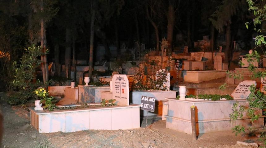 İzmir'de mezarlıkta yeni doğmuş erkek bebek bulundu