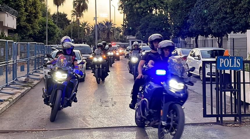 Mersin'de depremzedeleri "kiralık ev" vaadiyle dolandırdıkları öne sürülen 13 zanlıya operasyon