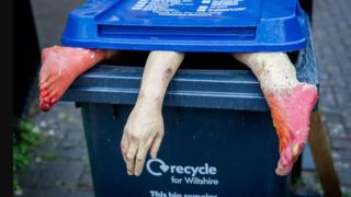 Çöp kutusundan sarkan vücut parçaları polisleri harekete geçirdi! Gerçek bambaşka çıktı... Kontrolden çıkan sıradan bir şaka