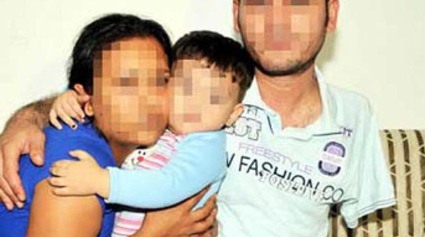 Eşinin g&ouml;z&uuml; &ouml;n&uuml;nde tecav&uuml;z ettiler