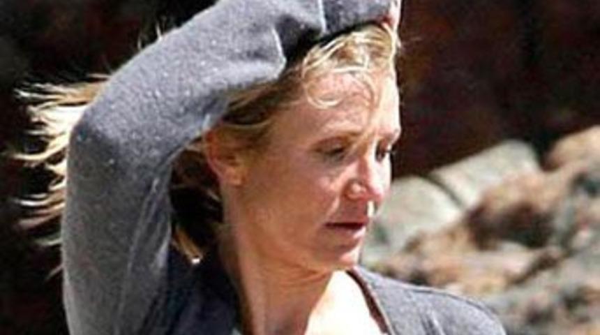 &Uuml;nl&uuml;ler makyajsız yakalandı!