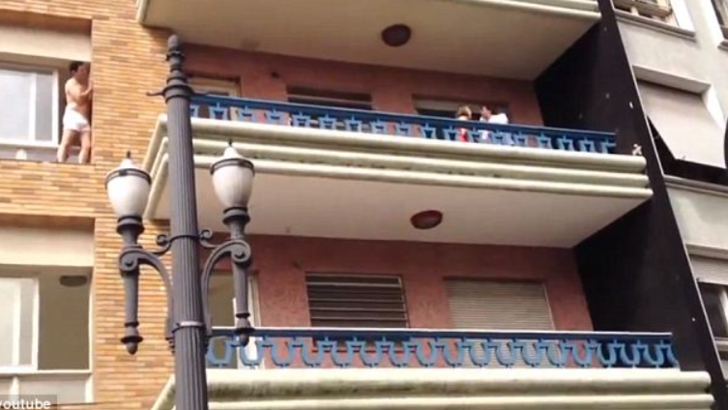 Yasak aşka itfaiye yardımı! Sevgilisinin kocası evi basınca çarşafla pencereden kaçmak istedi... Dengesini kaybedince itfaiye yardım etti G1