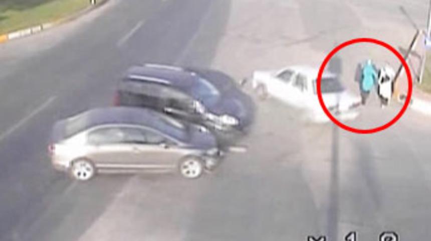 Otomobilin &ccedil;arpma anı Mobese kamerasında