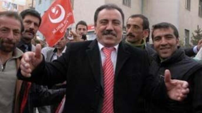 Yazıcıoğlu'nun kendi kalemi ve sesinde '&Uuml;ş&uuml;yorum' şiiri