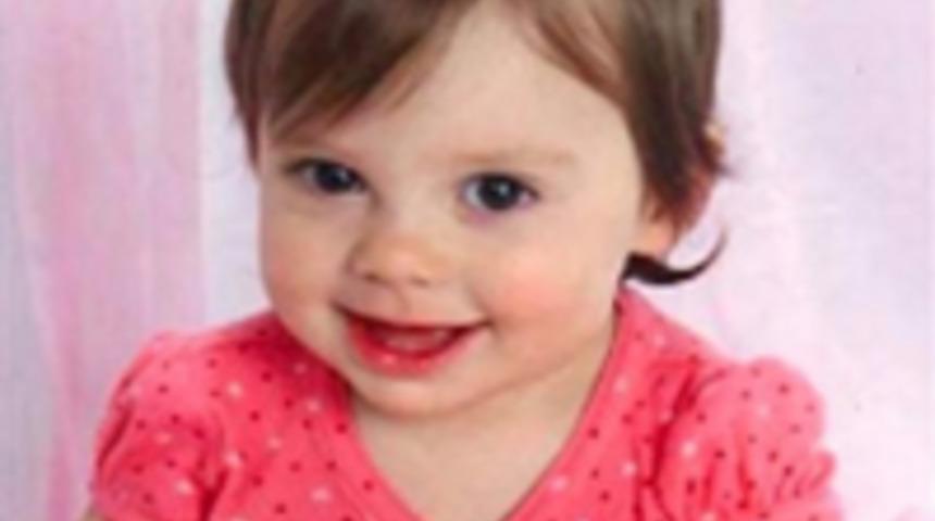 Cansız bedenini annesi yola atmış