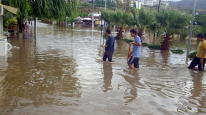Avşa' da sel  baskını