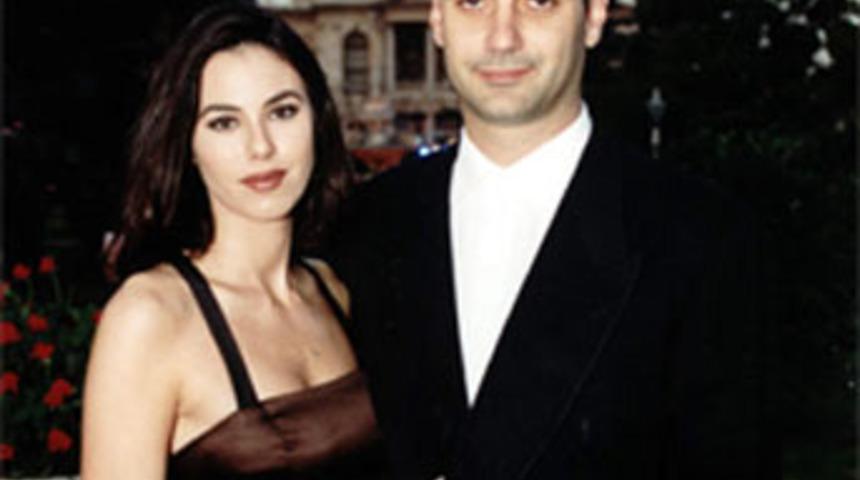 Defne evi terk etti, boşanma davası açtı!