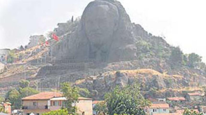 Buca'da Atat&uuml;rk dağı