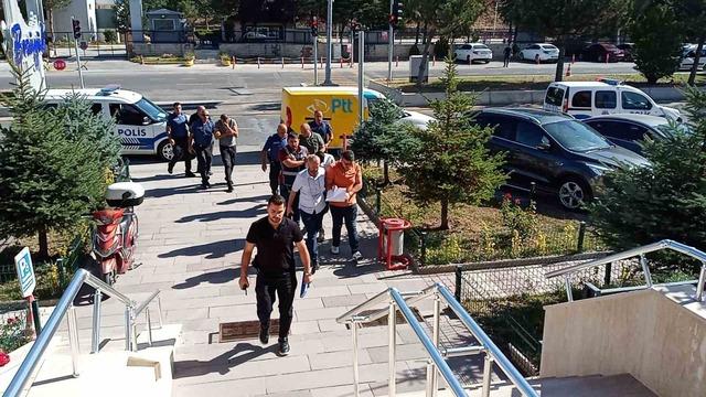 Oto fareleri Bozüyük polisinden kaçamadı