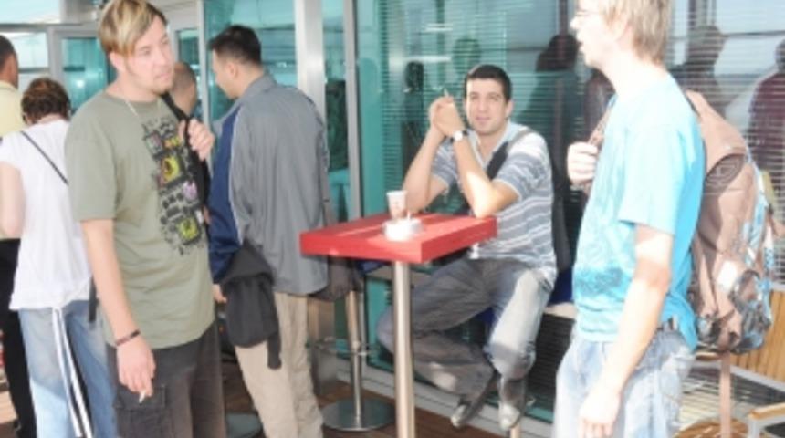 Atat&uuml;rk Havalimanı'nda yeniden sigara odası