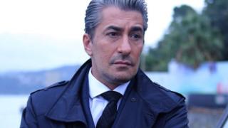 Erkan Petekkaya'nın eşi güzelliğiyle büyüledi! 20. yıl dönüm sürprizi olay oldu