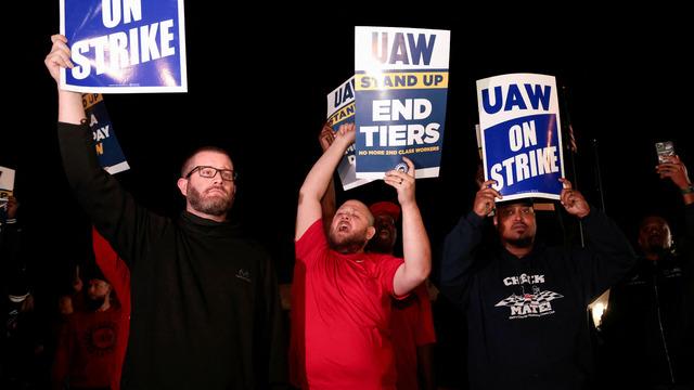 ABD'de 3 büyük otomotiv fabrikasında binlerce işçi greve gitti! Fiyatların artışı olabilir...