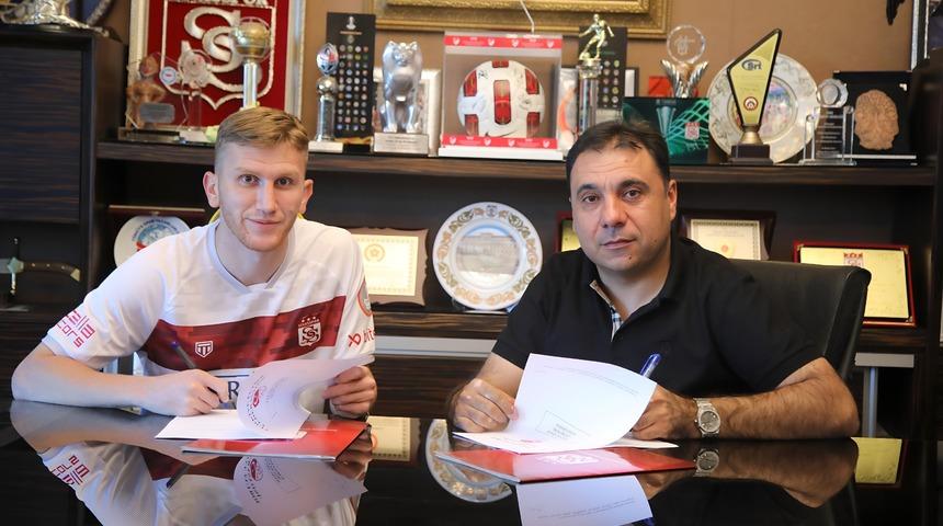 Sivasspor'un yeni transferi Burak Kapacak kimdir, nereli ve kaç yaşında? Fenerbahçe Burak Kapacak'ın ayrılığını resmen açıkladı