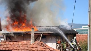 Gelin-kaynana kavgası 'alevli' bitti! Sinir krizi geçirdi, benzin döküp evi ateşe verdi