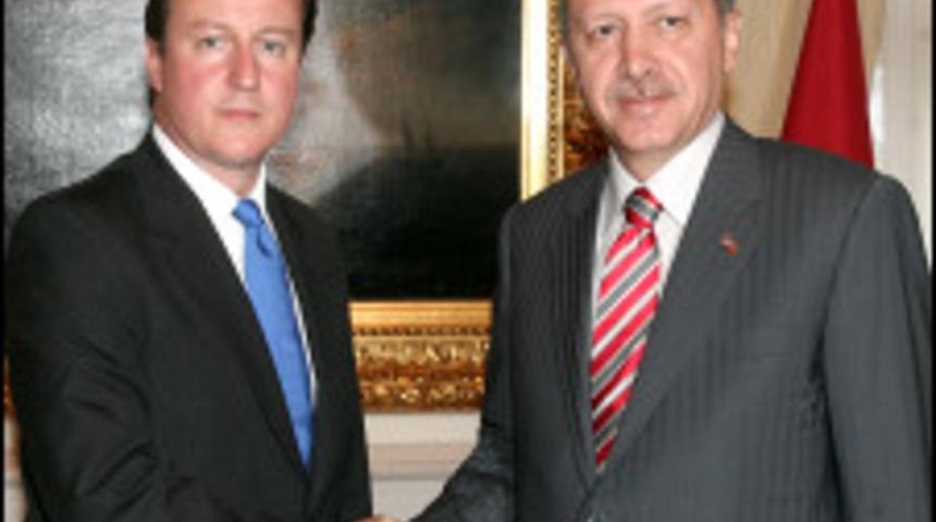 Cameron Sarkozy ve Merkel'i eleştirecek